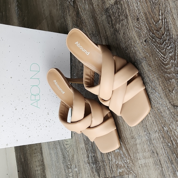 Heeled sandals - Picture 2 of 3